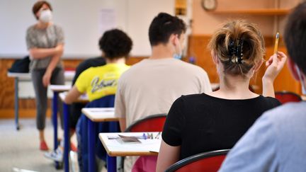 Du 11 au 13 mai, les élèves de terminale vont passer les premiers examens du baccalauréat nouvelle version avec les&nbsp;épreuves écrites des enseignements de spécialité (EDS). (MAXPPP)