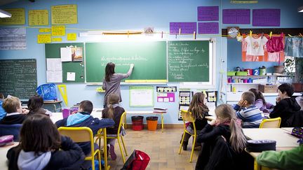 Pour le sociologue Jean Viard, "on a un peu laissé l'école devenir un service technique, on va en refaire le cœur, un chantier gigantesque dans un monde qui va être difficile". (Illustration) (BSIP / UNIVERSAL IMAGES GROUP EDITORIAL / GETTY IMAGES)