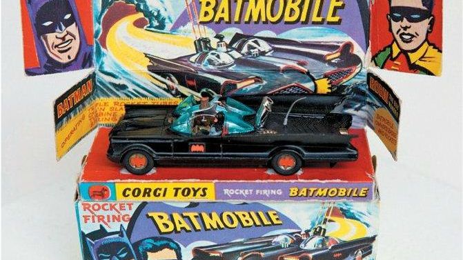 Batmobile en m&eacute;tal de 1966. Estimation : 1 000 euros.&nbsp; (HÔTEL DROUOT)