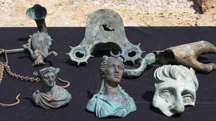 Figurines trouvées dans le port antique de Césarée (16 mai 2016)
 (Jack Guez / AFP)