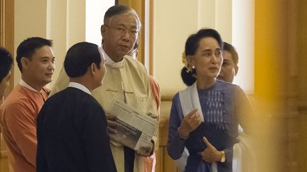 Htin Kyaw&nbsp;et&nbsp;Aung San Suu Kyi au parlement birman à&nbsp;Naypyidaw, le 11 mars 2016. (YE AUNG THU / AFP)