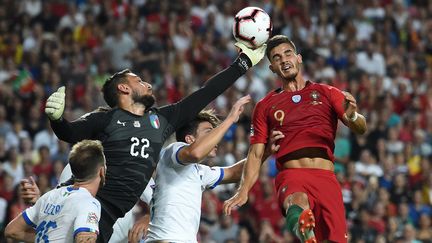 André Silva buteur face à l'Italie (FRANCISCO LEONG / AFP)