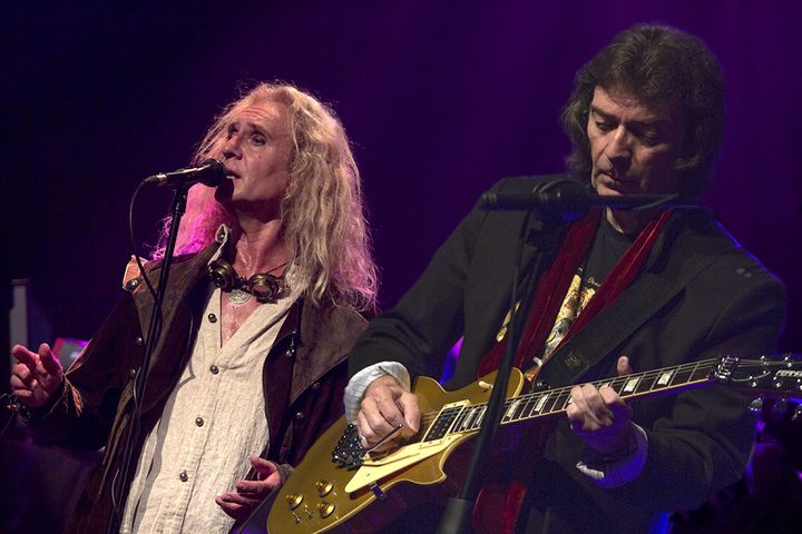 Le chanteur Nad Sylvan (à gauche) et Steve Hackett le 1er juillet 2018 à Caluire
 (Jean-François Lixon)