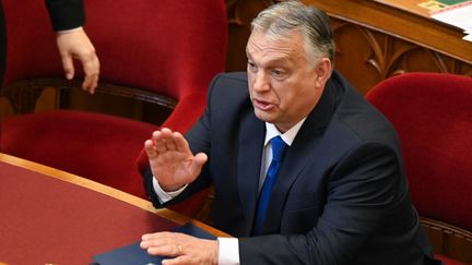 Le Premier ministre hongrois Viktor Orban avant la cérémonie de prestation de serment au Parlement à Budapest, le 24 mai 2022.&nbsp; (ATTILA KISBENEDEK / AFP)