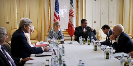  Séance de négociations sur le nucléaire iranien le 27 juillet 2015 à Vienne. Face-à-face: le secrétaire d'Etat américain, John Kerry (à gauche), et le ministre iranien des Affaires étrangères, Mohammad Javad Zarif. (Reuters - Carlos Barria)