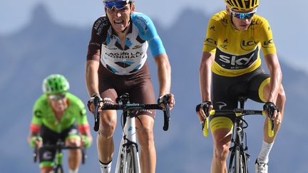 Romain Bardet (au centre) - 18e étape du Tour de France 2017 (DAVID STOCKMAN / BELGA MAG)