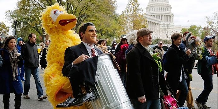 Big Bird a manifesté contre Mitt Romney.  (REUTERS/Jonathan Ernst)