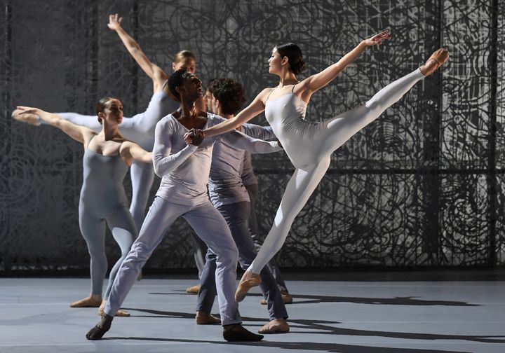 Répétitions de "Grande Fugue" de Lucinda Childs à l'Opéra de Lyon.
 (PHILIPPE DESMAZES / AFP)