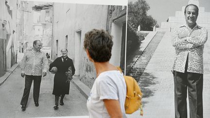 Inaugurée le 10 août 2023 à Ajaccio, une exposition de photographies célèbre les 40 ans de la mort de Tino Rossi. (PASCAL POCHARD-CASABIANCA / AFP)