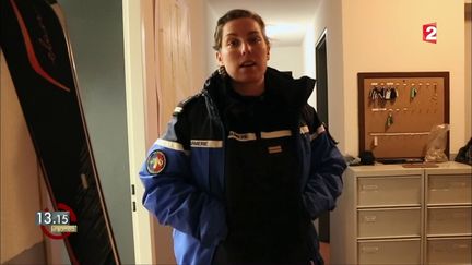 VIDEO. "13h15". "Avant, on partait à ski sans les armes", dit une jeune gendarme