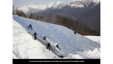 Au cas où la neige ferait défaut, 24 dameuses et 200 spécialistes ont été mis à contribution pour stocker 450.000 mètres cubes de neige. Coût des travaux : plus de 6 millions d'euros. 
               (Artur Lebedev/RIA Novosti)