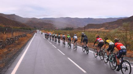 Les coureurs sur les routes de la 72e édition du Tour d'Espagne. (DE WAELE TIM / TDWSPORT SARL)