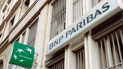 Les salari&eacute;s et les actionnaires de BNP Paribas pourraient &ecirc;tre les grands perdants de l'affaire de l'amende inflig&eacute;e par les Etats-Unis &agrave; la banque fran&ccedil;aise. (ERIC PIERMONT / AFP)