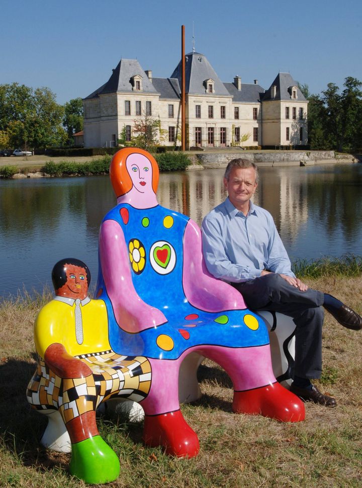 Philippe Raoux avec une oeuvre de Niki de Saint Phalle  
 (Guillaume Bonnaud/PQR Sud Ouest/MaxPPP)