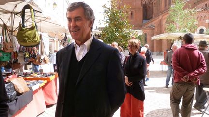 J&eacute;r&ocirc;me Cahuzac, le 11 mai 2013 sur le march&eacute; de Villeneuve-sur-Lot (Lot-et-Garonne). (JOELLE FAURE / LA DEPECHE DU MIDI / AFP)