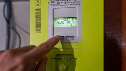 Un compteur d'électricité Linky dans un logement, le 23 janvier 2024. (JEAN-MARC BARRERE / HANS LUCAS / AFP)