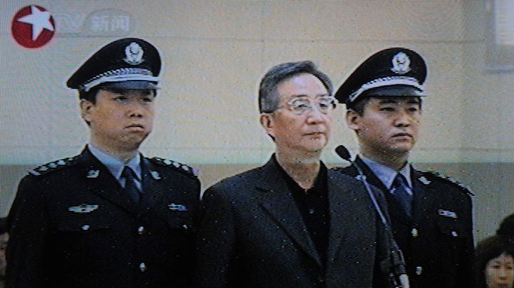 L'ancien num&eacute;ro un de Shanghai, Chen Liangyu, lors de son proc&egrave;s en 2008 pour corruption. (CCTV / CHINESE TV/FILES)