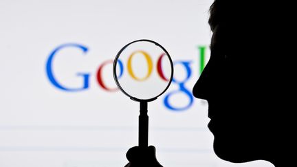 Selon un cabinet sp&eacute;cialis&eacute; dans la e-reputation, environ 70% des demandes soumises &agrave; Google pour d&eacute;r&eacute;f&eacute;rencer certaines pages internet sont rejet&eacute;es par le moteur de recherche. (MICHAEL GOTTSCHALK / PHOTOTHEK / GETTY IMAGES)