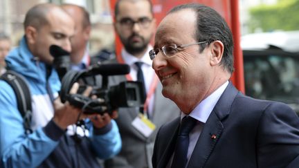 Le pr&eacute;sident fran&ccedil;ais Fran&ccedil;ois Hollande arrive &agrave; Bruxelles, le 27 mai 2014, pour une r&eacute;union avec le Parti socialiste europ&eacute;en (PSE) suivie d'un d&icirc;ner informel avec les&nbsp;28 dirigeants de l'Union europ&eacute;enne. (THIERRY CHARLIER / AFP)