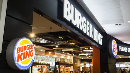 Un fast-food Burger King à Nanterre, le 7 juillet 2015. (AURELIEN MORISSARD / MAXPPP)