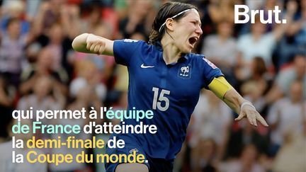 Avant d'être footballeuse, elle était institutrice. Et elle le redeviendra à l'issue de la Coupe du monde. Voici Élise Bussaglia, la Bleue en activité qui compte le plus de sélections en équipe de France.