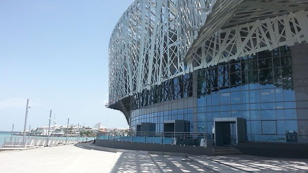 &nbsp; (Le Mémorial ACTe, oeuvre architecturale singulière, se déploie sur plus de trois hectares en Guadeloupe © Radio France / Cécilia Arbona)