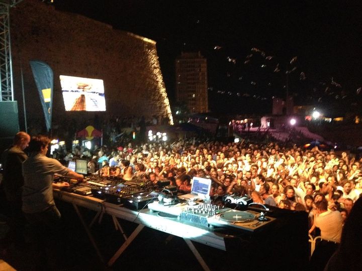 Laurent Garnier et Scan X retournent la foule, vendredi soir à Rock Island.
 (Laure Narlian / FTV)