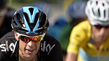 L'Australien Richie Porte devant le maillot jaune Vincenzo Nibali