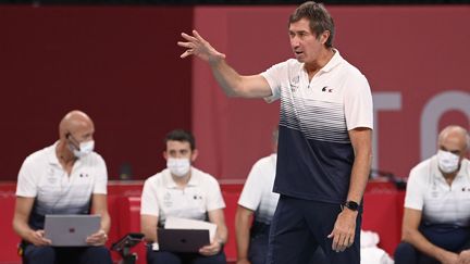 L'entraîneur de l'équipe de France Laurent Tillie lors du quart de finale face à la Pologne, mardi 3 août. (CROSNIER JULIEN / KMSP / AFP)