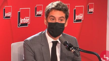 Gabriel Attal, porte-parole du gouvernement, le 5 juillet 2021 sur France Inter. (FRANCEINTER / RADIO FRANCE)