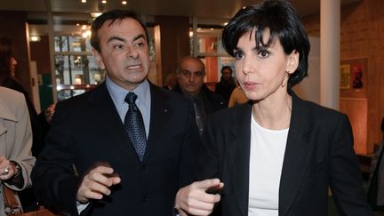 Carlos Ghosn et Rachida Dati, députée européenne et maire du 7e arr. de Paris lors des états généraux de l'emploi des jeunes en Europe le 7 décembre 2010. (CHRISTOPHE PETIT TESSON / MAXPPP)