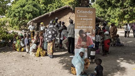 Pour ralentir la croissance démographique, la capitale Maputo, soutenue par le Fonds des Nations unies pour la population (FNUP), a lancé une campagne de promotion de la contraception. Seules un quart des Mozambicaines ont recours aux contraceptifs.

	  (Gianluigi GUERCIA / AFP)