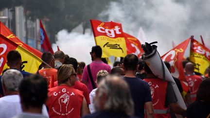 Des manifestants contre la réforme de la SNCF, le 24 mai 2018, à Marseille (Bouches-du-Rhône). (GERARD BOTTINO / CROWDSPARK)