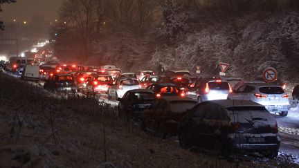 Neige : Des voitures abandonnées bloquent toujours sur la RN 118