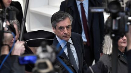 François Fillon lors de son arrivée au tribunal de Paris, mercredi 26 février 2020. (STEPHANE DE SAKUTIN / AFP)