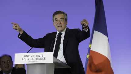 François Fillon, le 18 avril 2017, en meeting à Lille (Nord). (CITIZENSIDE / THIERRY THOREL / AFP)