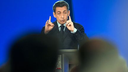 Le chef de l'Etat lors des v&oelig;ux aux acteurs de l'&eacute;ducation &agrave; Chasseneuil-du-Poitou (Vienne).&nbsp;le 5 janvier 2012. (FRED DUFOUR / AFP)