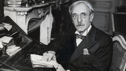 Paul Valéry à son bureau, 1935 (PHOTOSVINTAGES / PHOTOSVINTAGES)