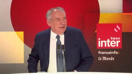 François Bayrou, invité dimanche 29 janvier de Questions politiques sur France Inter, avec franceinfo et Le Monde. (FRANCE INTER / FRANCEINFO / RADIOFRANCE)