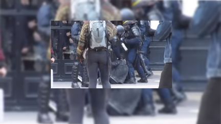 Le jeune homme frappé par Alexandre Benalla place de la Contrescarpe, à Paris, le 1er mai, a ensuite été menotté par des policiers. (RENAUD DELACROIX / MEDIAPART)