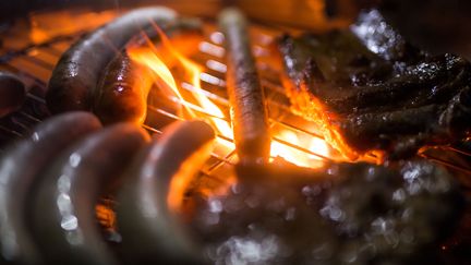 Le barbecue, un incontournable de l'été.&nbsp; (LINO MIRGELER / DPA)