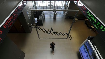 Hall d'entr&eacute;e de la Bourse d'Ath&egrave;nes (Gr&egrave;ce), le 7 mai 2012 (LOUISA GOULIAMAKI / AFP)