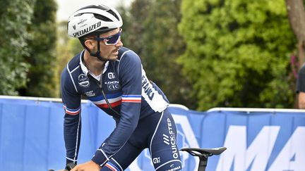 Julian Alaphilippe à l'entraînement en marge des Mondiaux de cyclisme sur route, à Wollongong (Australie), le 22 septembre 2022. (DIRK WAEM / BELGA MAG via AFP)