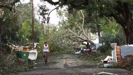 L'ouragan Milton a balayé la Floride, aux États-Unis, jeudi 10 octobre. Plusieurs morts sont à déplorer, ont annoncé les autorités. Près de 2,5 millions de foyers américains sont privés d'électricité. (FRANCEINFO)