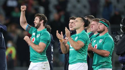 La joie des Irlandais après leur victoire historique en Nouvelle-Zélande, le 9 juillet 2022 à Dunedin. (MARTY MELVILLE / AFP)