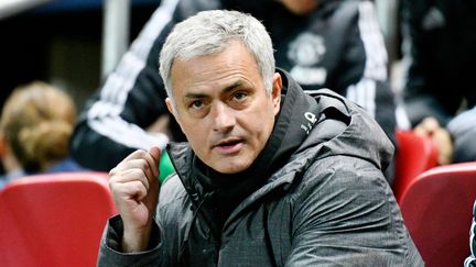 Mourinho sur le banc de Manchester United. (GRAHAM HUNT / PRO SPORTS IMAGES LTD)