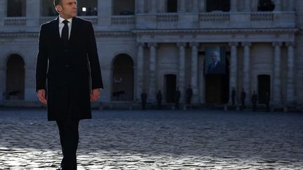 Emmanuel Macron in the Cour des Invalides on January 5, 2024. (STEPHANIE LECOCQ / AFP)