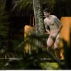 Le footballeur croate Vedran Corluka s'&eacute;lance dans la piscine de son h&ocirc;tel &agrave; Praia Do Forte (Br&eacute;sil), le 14 juin 2014. (CROPIX / SIPA)