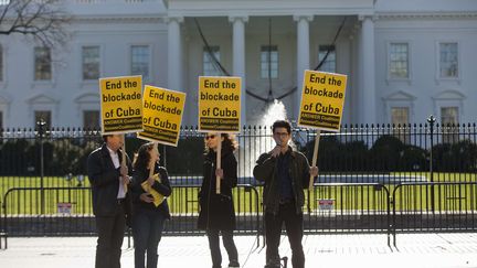  ("Blocus" (blockade en anglais) est le therme embloyé par les opposants à ces mesures © SipaPress)