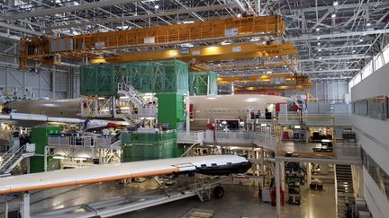 &nbsp;Chaîne d'assemblage de l'A350 à l'usine Airbus de Toulouse (Haute-Garonne). (PASCALE DANYEL / RADIO FRANCE)